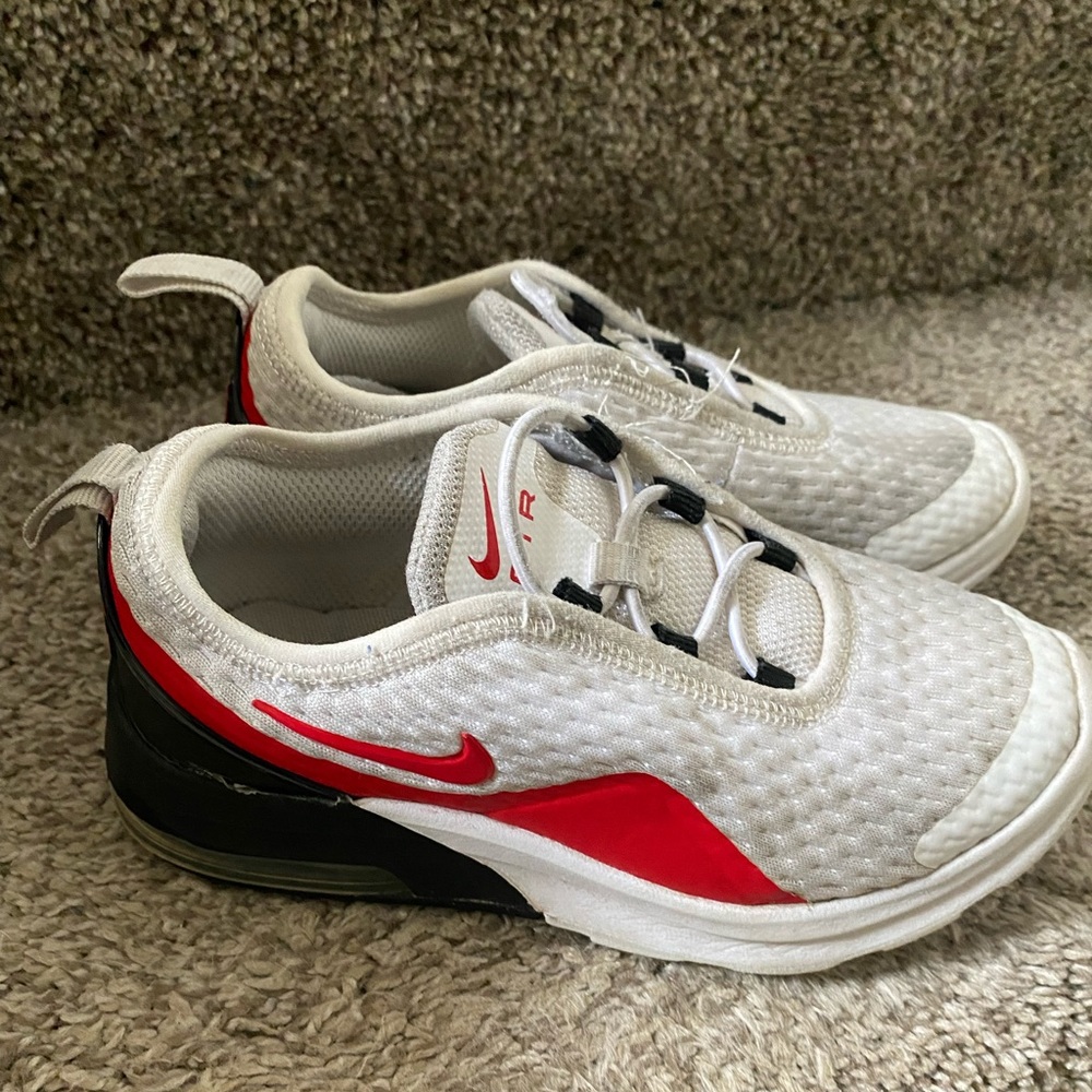 Nike air max motion 2 size 11C